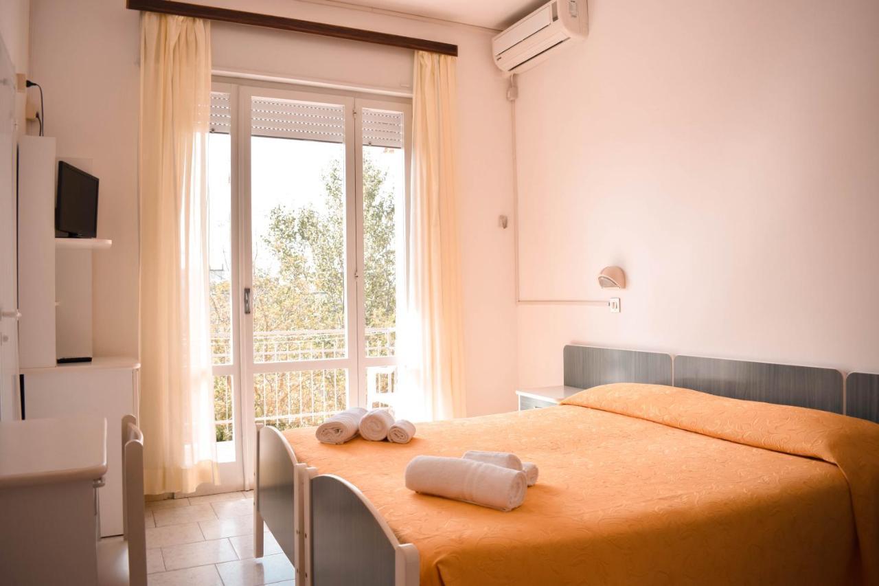 Hotel Zeus تّشيرفييا المظهر الخارجي الصورة