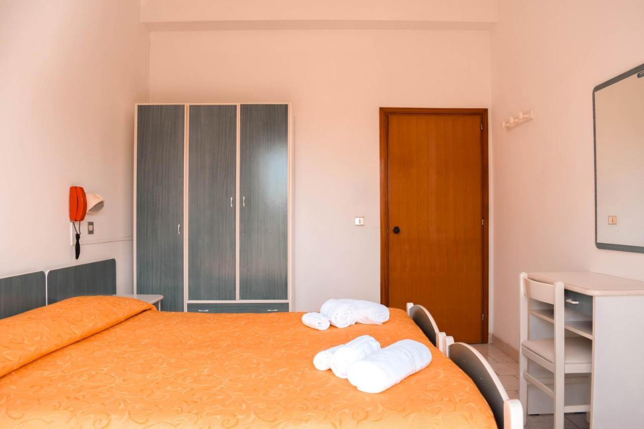 Hotel Zeus تّشيرفييا المظهر الخارجي الصورة