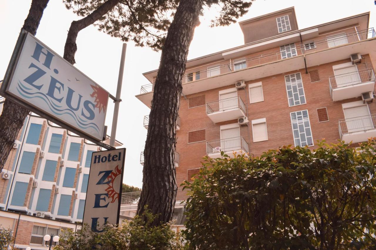 Hotel Zeus تّشيرفييا المظهر الخارجي الصورة