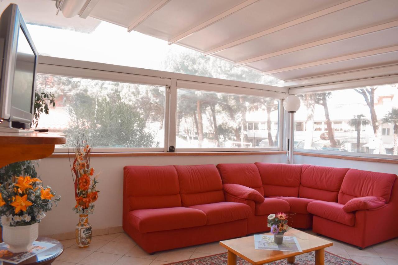 Hotel Zeus تّشيرفييا المظهر الخارجي الصورة