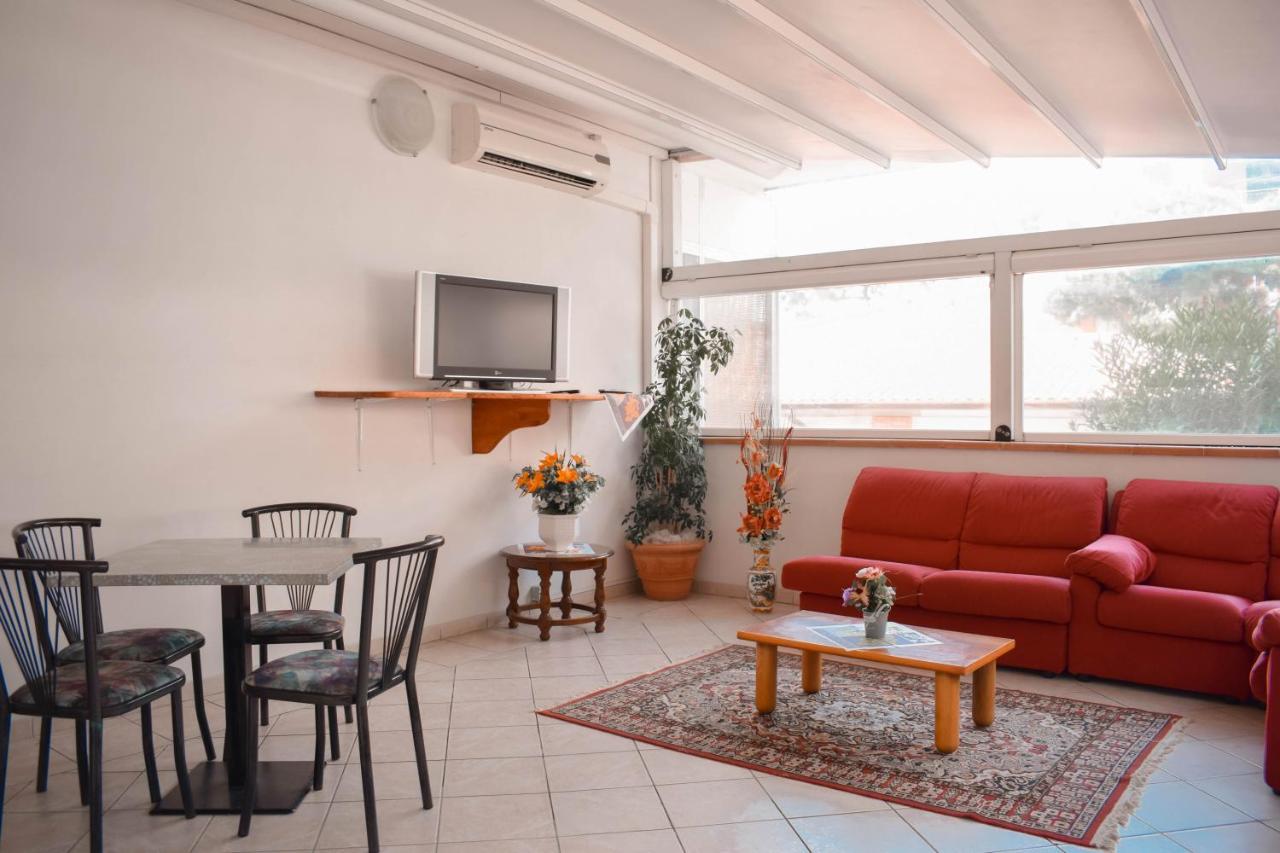 Hotel Zeus تّشيرفييا المظهر الخارجي الصورة
