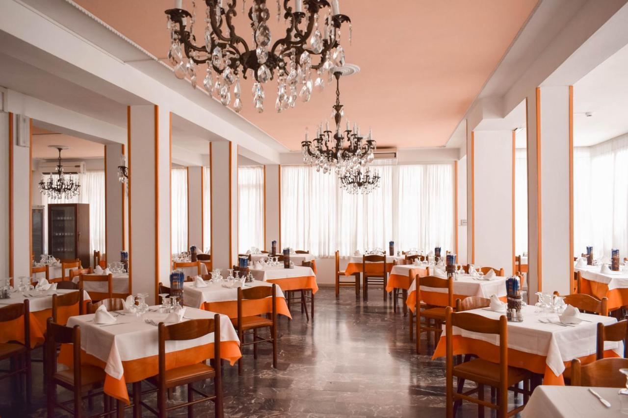 Hotel Zeus تّشيرفييا المظهر الخارجي الصورة